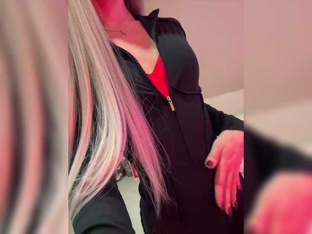 HollyPolly111's BongaCams show and profile