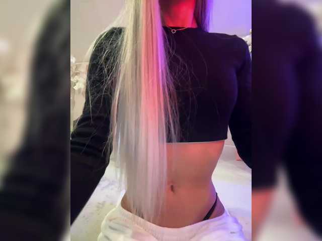 HollyPolly111's BongaCams show and profile