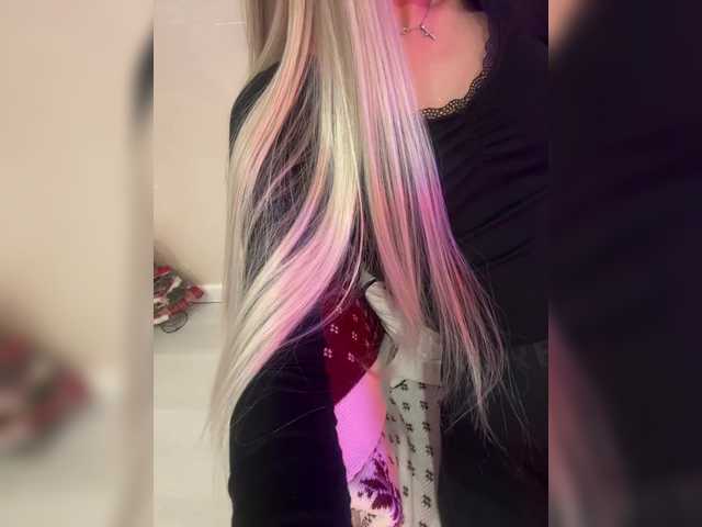 HollyPolly111's BongaCams show and profile