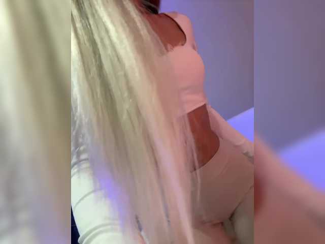 HollyPolly111's BongaCams show and profile