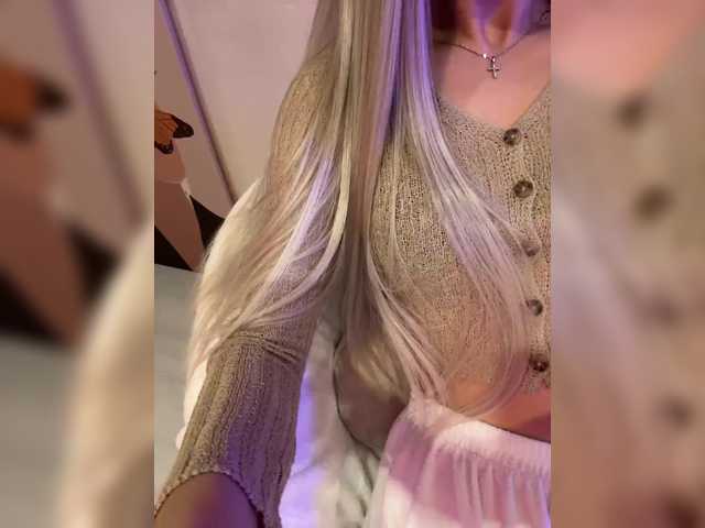 HollyPolly111's BongaCams show and profile