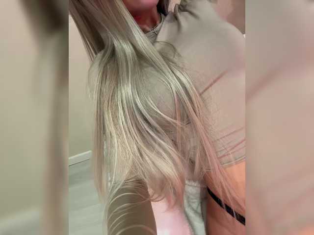 HollyPolly111's BongaCams show and profile