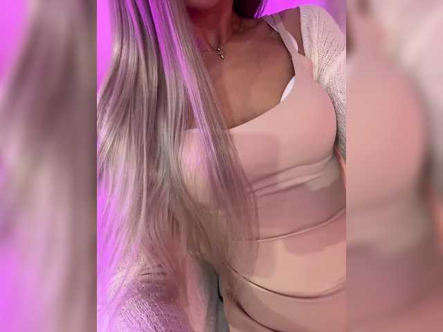 HollyPolly111's BongaCams show and profile