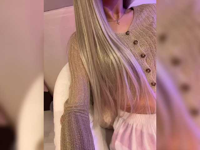 HollyPolly111's BongaCams show and profile