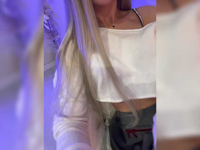 HollyPolly111's BongaCams show and profile