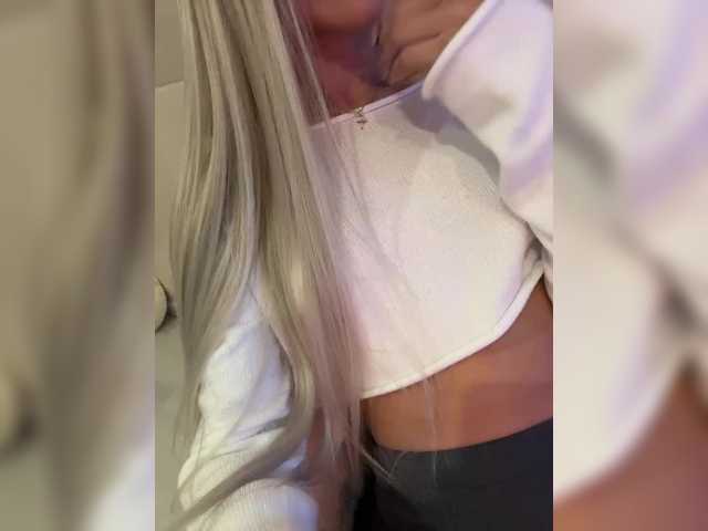 HollyPolly111's BongaCams show and profile