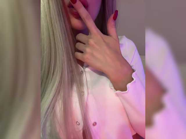 HollyPolly111 from BongaCams