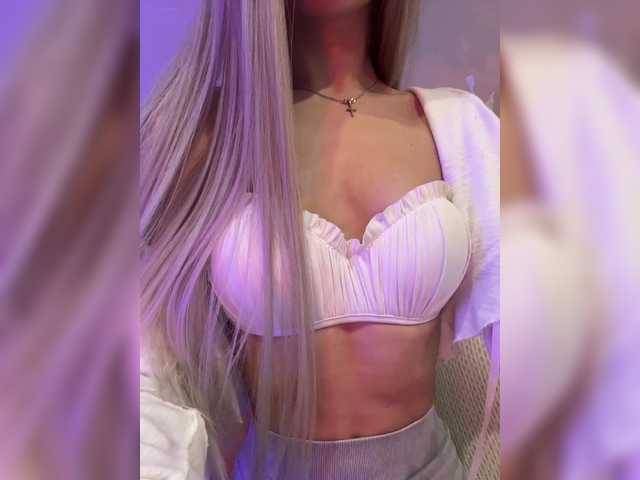 HollyPolly111's BongaCams show and profile