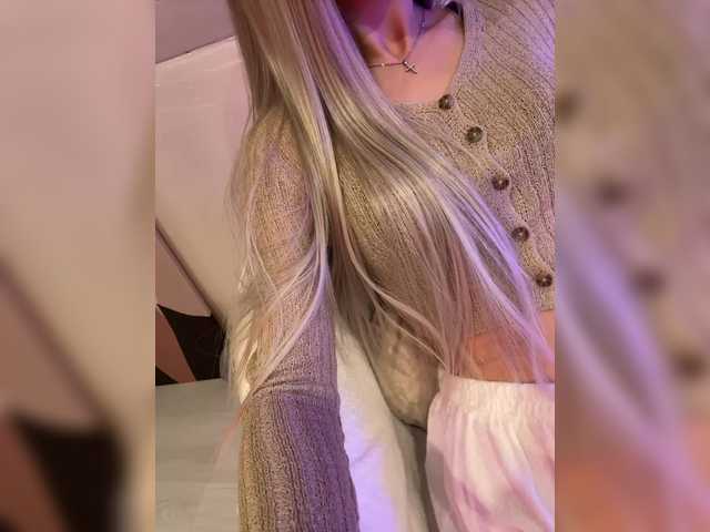 HollyPolly111's BongaCams show and profile