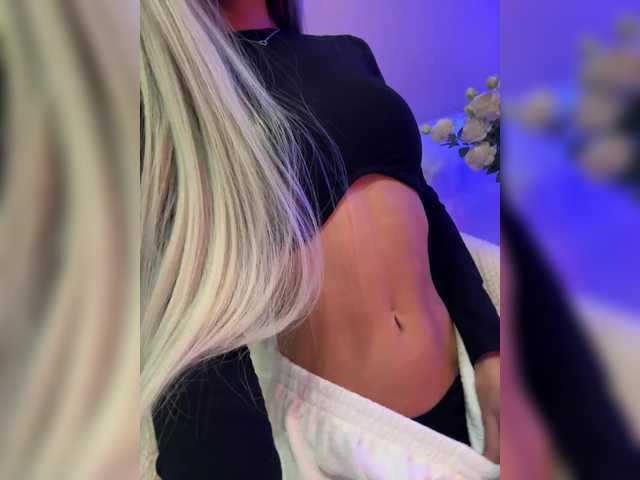 HollyPolly111 from BongaCams