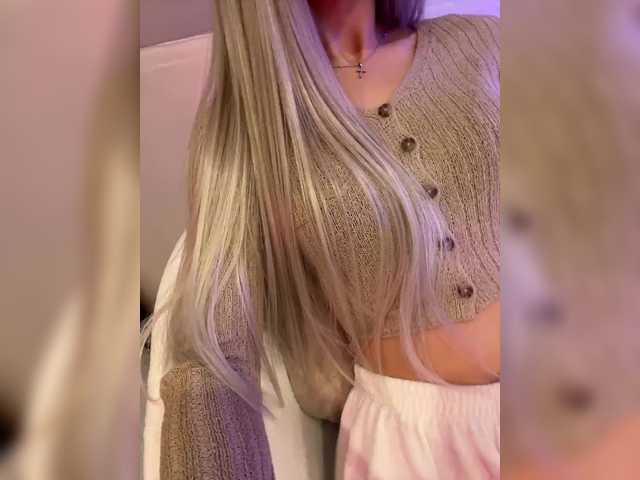 HollyPolly111's BongaCams show and profile