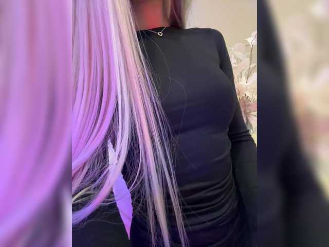 HollyPolly111's BongaCams show and profile