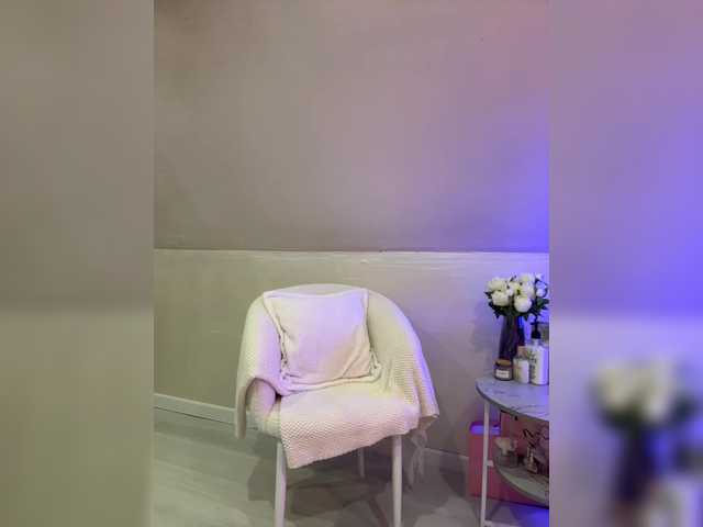 Watch HollyPolly111, she wants to masturbate for you HollyPolly111 from BongaCams