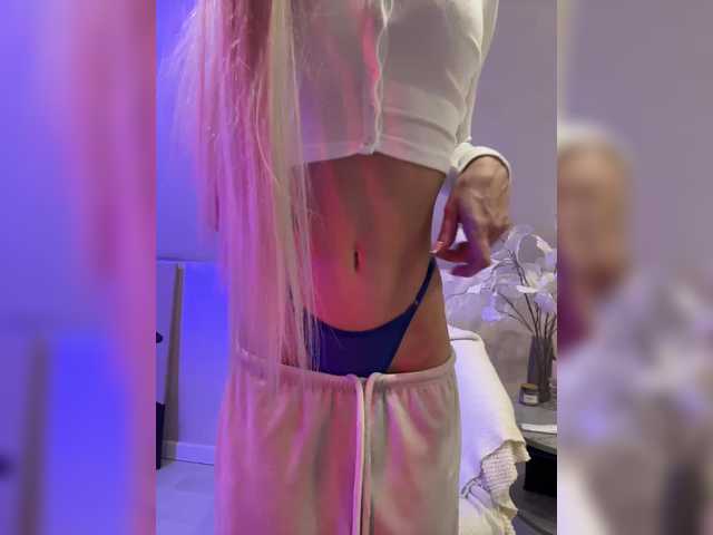 HollyPolly111's BongaCams show and profile