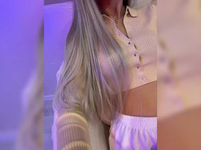 HollyPolly111's BongaCams show and profile