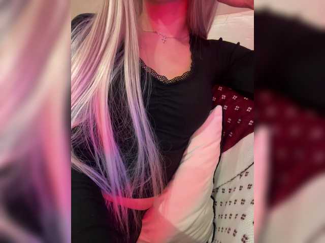 HollyPolly111's BongaCams show and profile