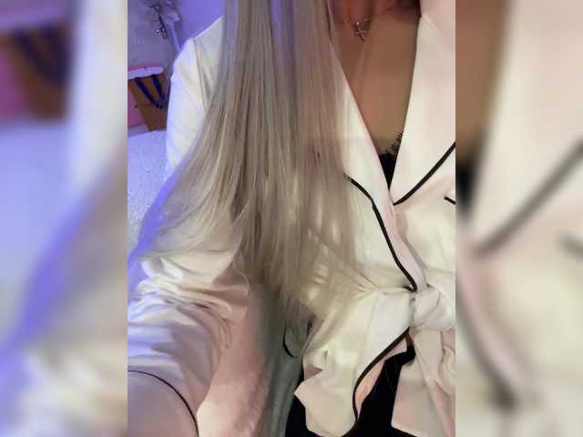 HollyPolly111's BongaCams show and profile