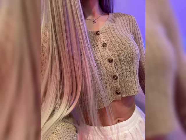 HollyPolly111's BongaCams show and profile