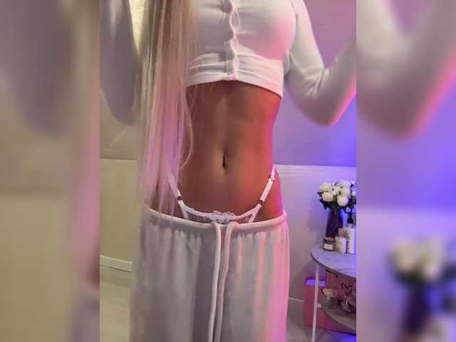 HollyPolly111 from BongaCams