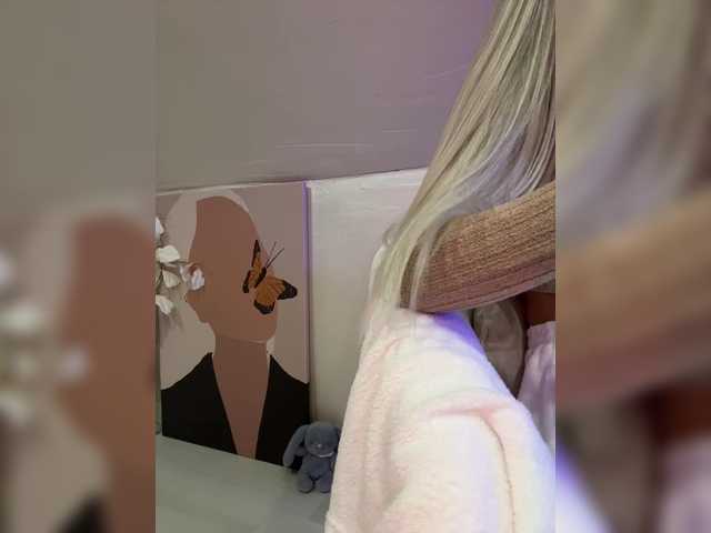 HollyPolly111's BongaCams show and profile