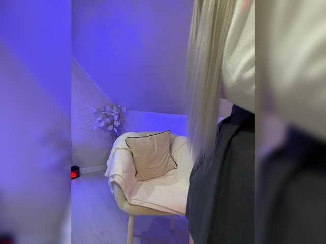HollyPolly111's BongaCams show and profile