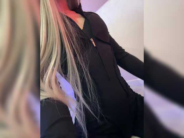 HollyPolly111's BongaCams show and profile