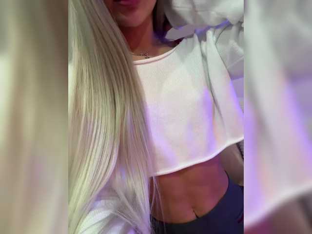 HollyPolly111's BongaCams show and profile