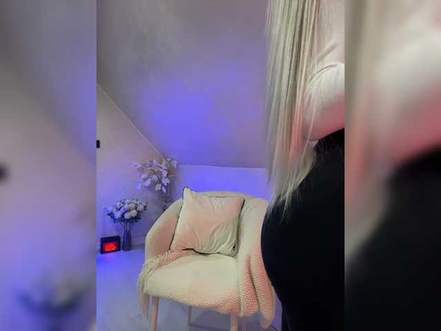 HollyPolly111's BongaCams show and profile