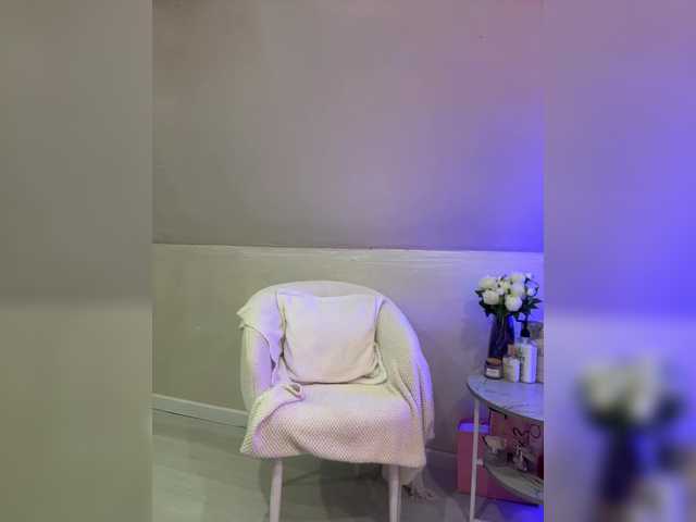 HollyPolly111 from BongaCams