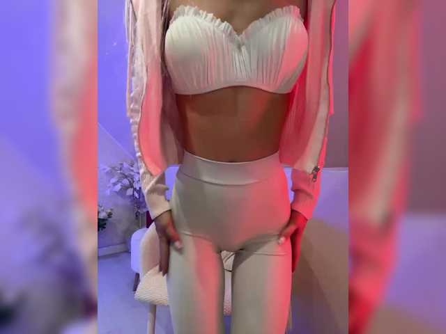 HollyPolly111's BongaCams show and profile