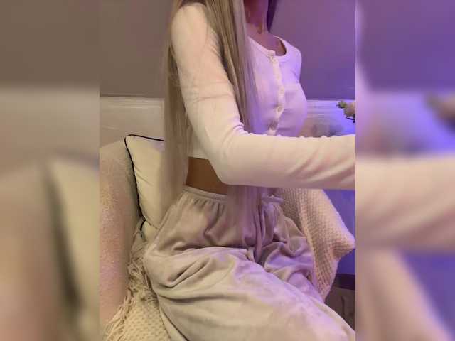 HollyPolly111's BongaCams show and profile