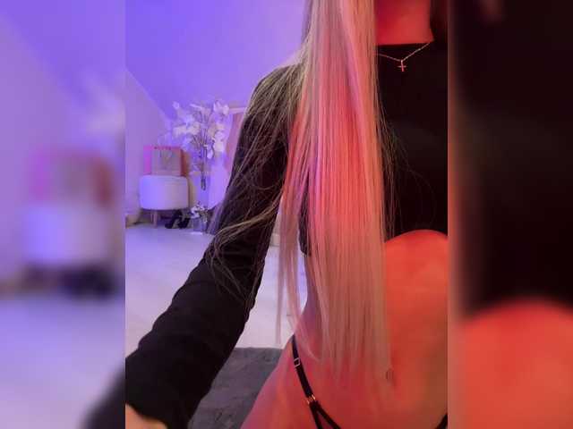 HollyPolly111's BongaCams show and profile