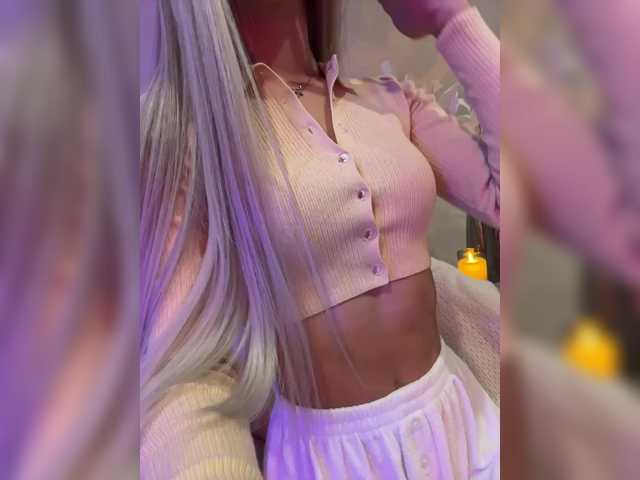 HollyPolly111's BongaCams show and profile