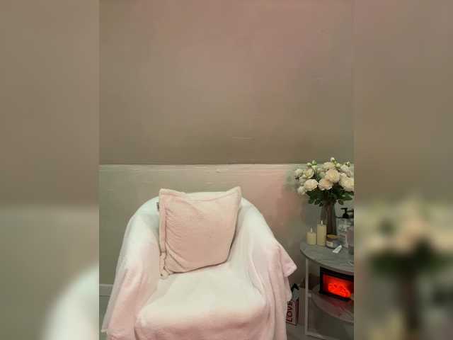 HollyPolly111's BongaCams show and profile