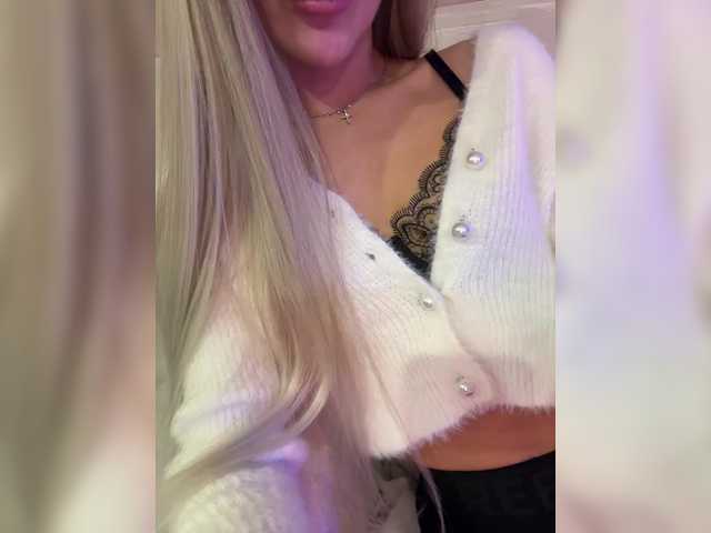 HollyPolly111's BongaCams show and profile