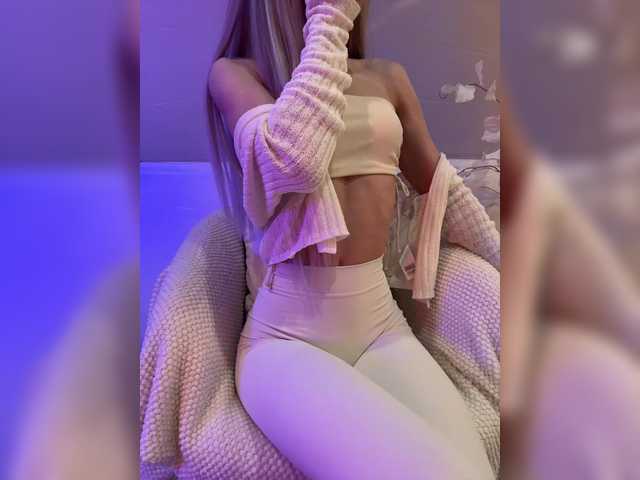 HollyPolly111's BongaCams show and profile