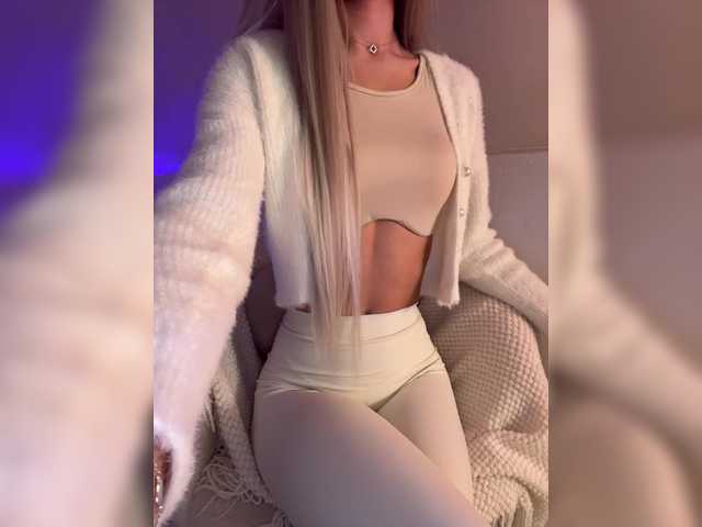 HollyPolly111's BongaCams show and profile