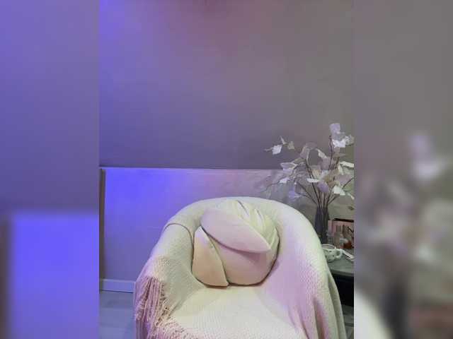 HollyPolly111's BongaCams show and profile