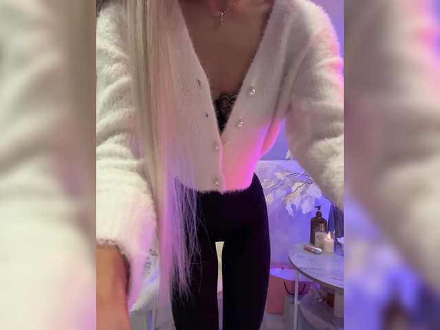 HollyPolly111's BongaCams show and profile