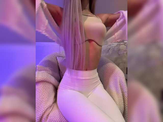 HollyPolly111 live cam profile