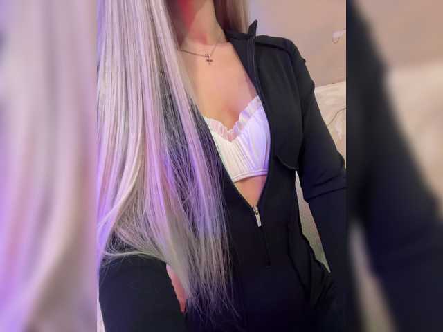 HollyPolly111's BongaCams show and profile