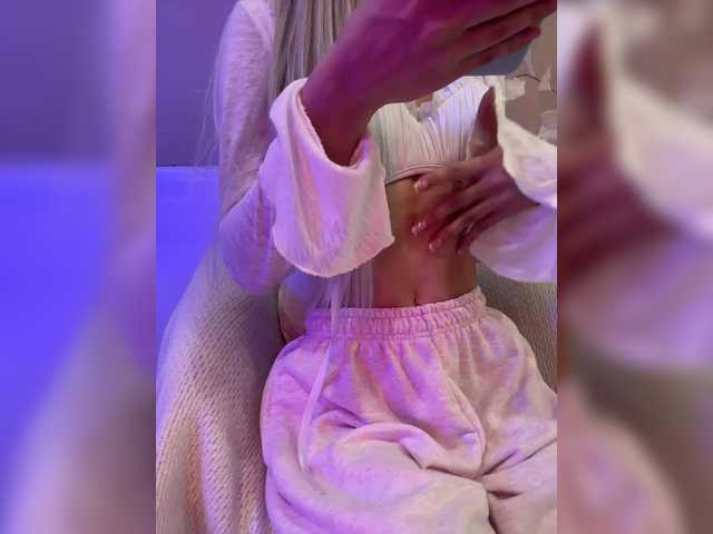 HollyPolly111's BongaCams show and profile