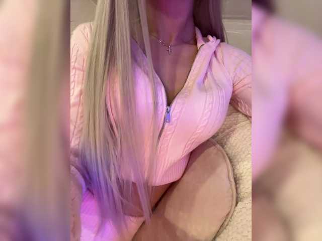 HollyPolly111's BongaCams show and profile