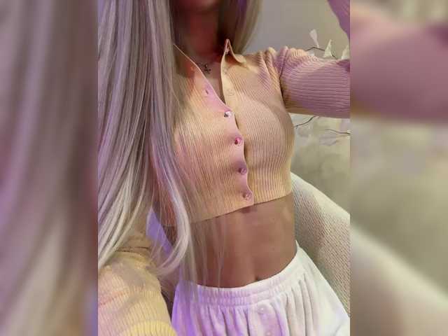 HollyPolly111's BongaCams show and profile