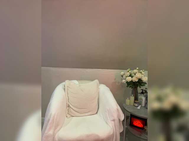 HollyPolly111's BongaCams show and profile