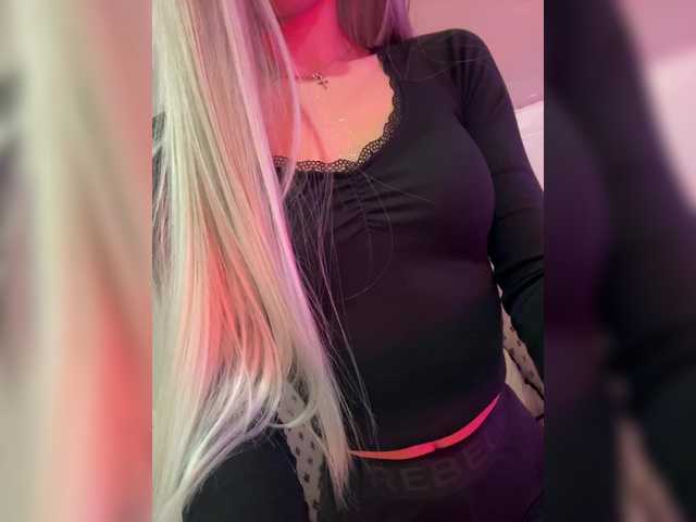 HollyPolly111's BongaCams show and profile