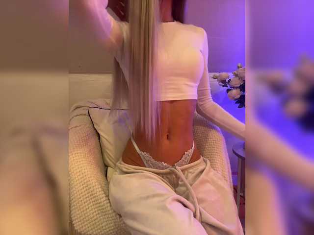 HollyPolly111's BongaCams show and profile