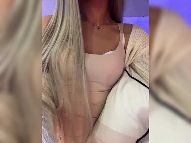 HollyPolly111's BongaCams show and profile