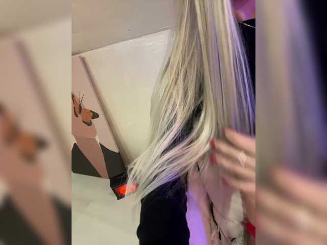 HollyPolly111's BongaCams show and profile