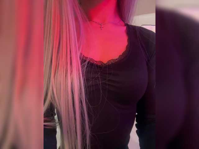 HollyPolly111's BongaCams show and profile